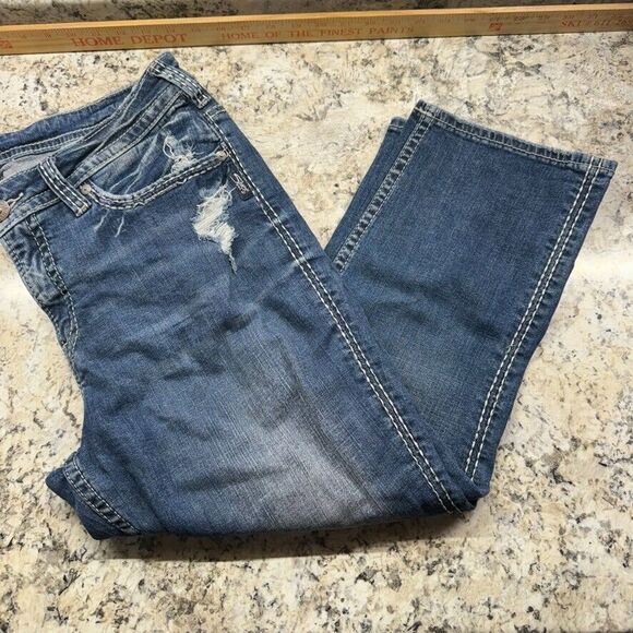 Silver Women's Suki Capri Jeans Size 18/L 22 1/2 Dark Wash Mid Rise Distressed - Picture 12 of 15